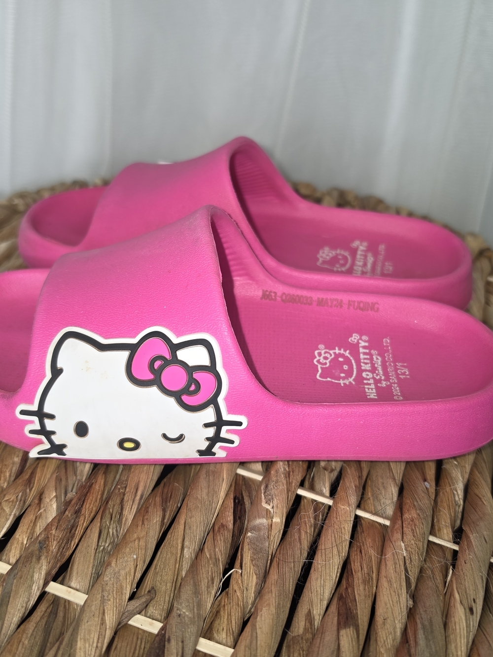 Hello Kitty Kids Size 13/1 Slides